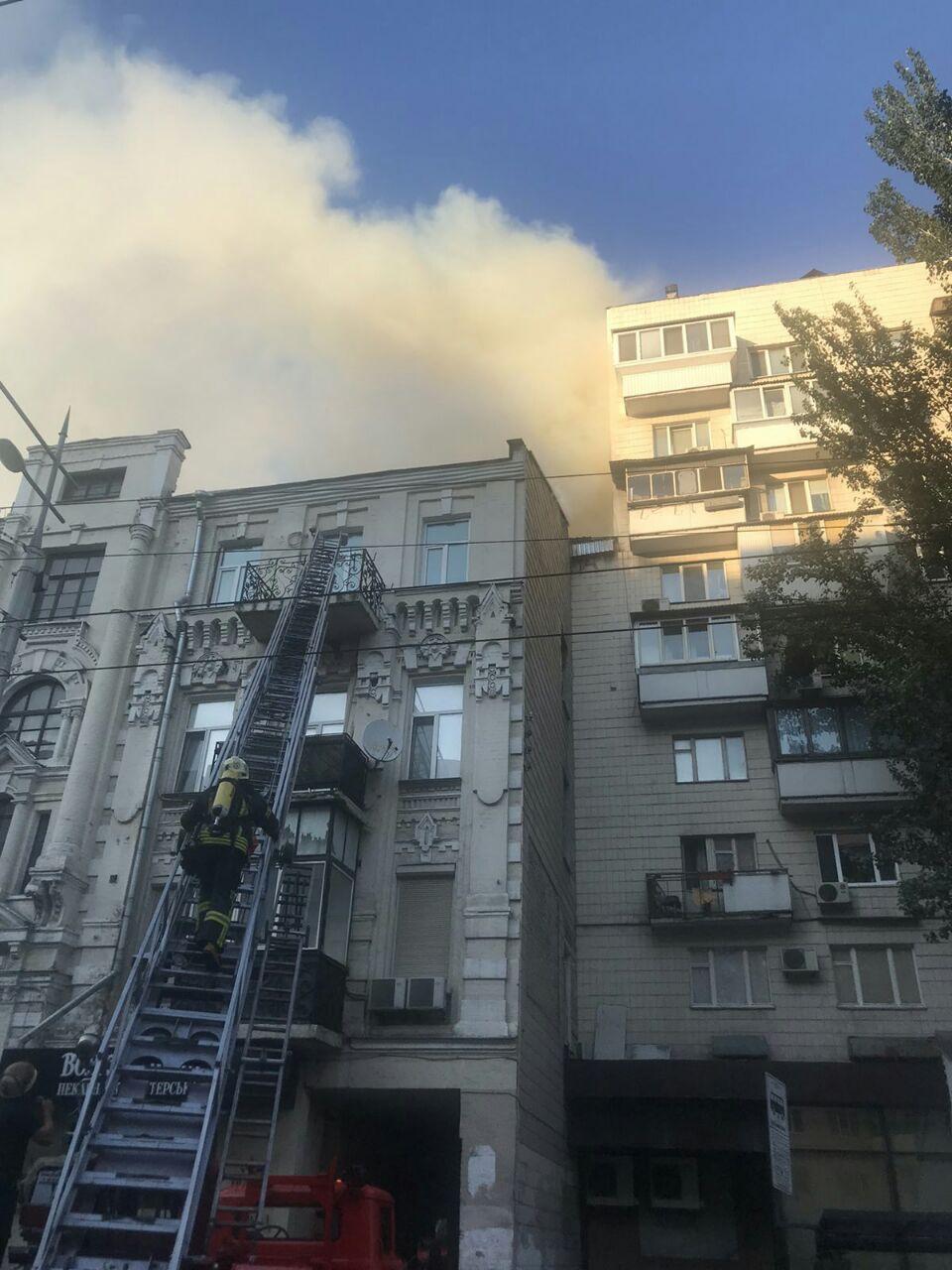 Пожежа в Києві - горів будинок біля костелу св. Миколи