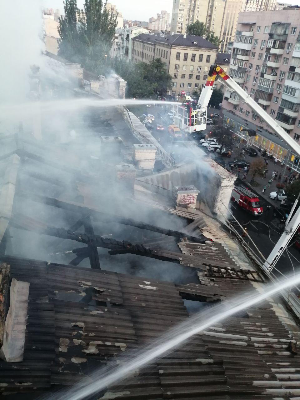 Пожежа в Києві - горів будинок біля костелу св. Миколи