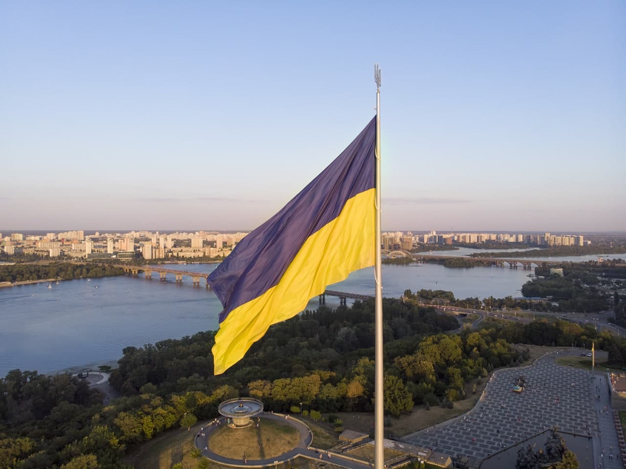 Куда пойти на День Независимости в Киеве - поднятие самого большого флага