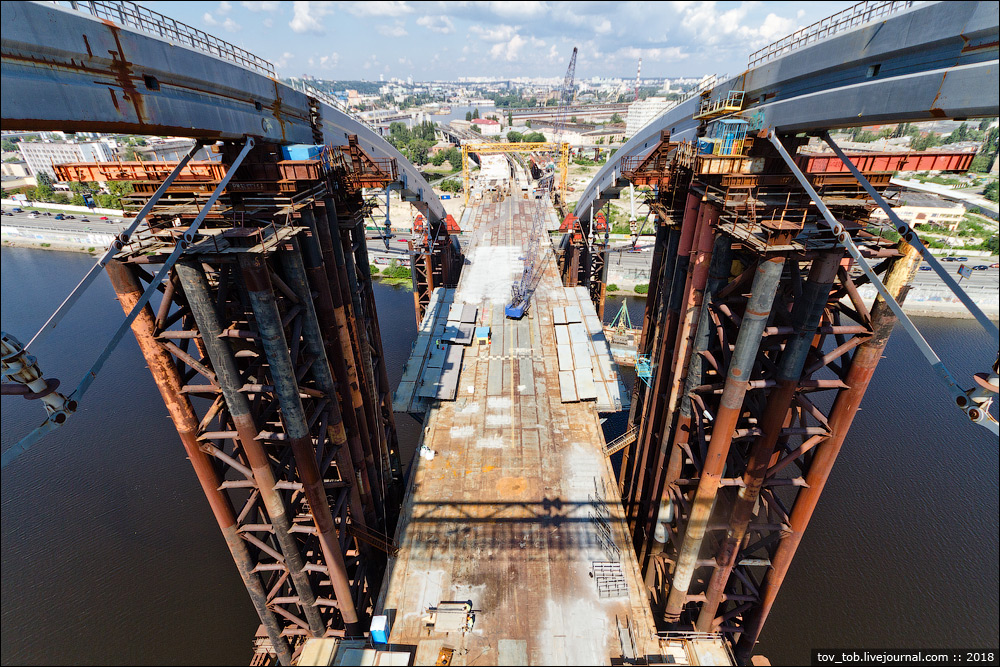 Строительство Подольского моста в Киеве