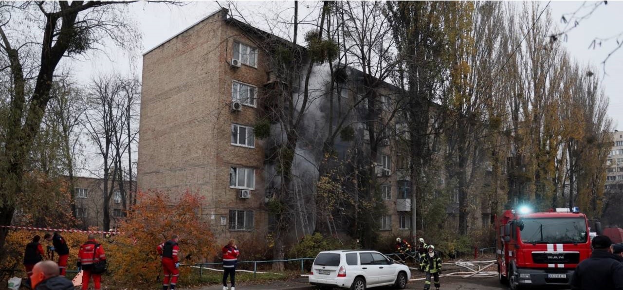 последствия ракетного обстрела в Киеве 15 ноября