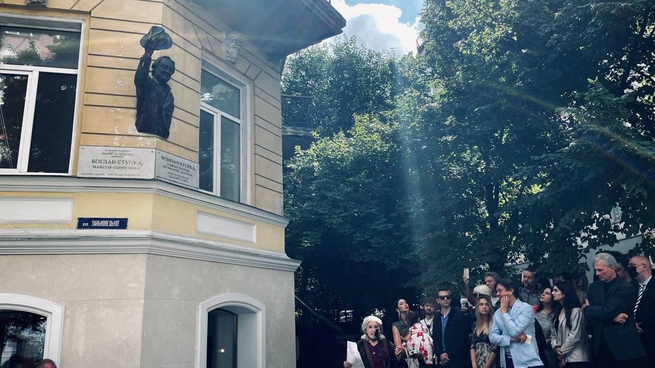 В Киеве открыт памятник Богдану Ступке