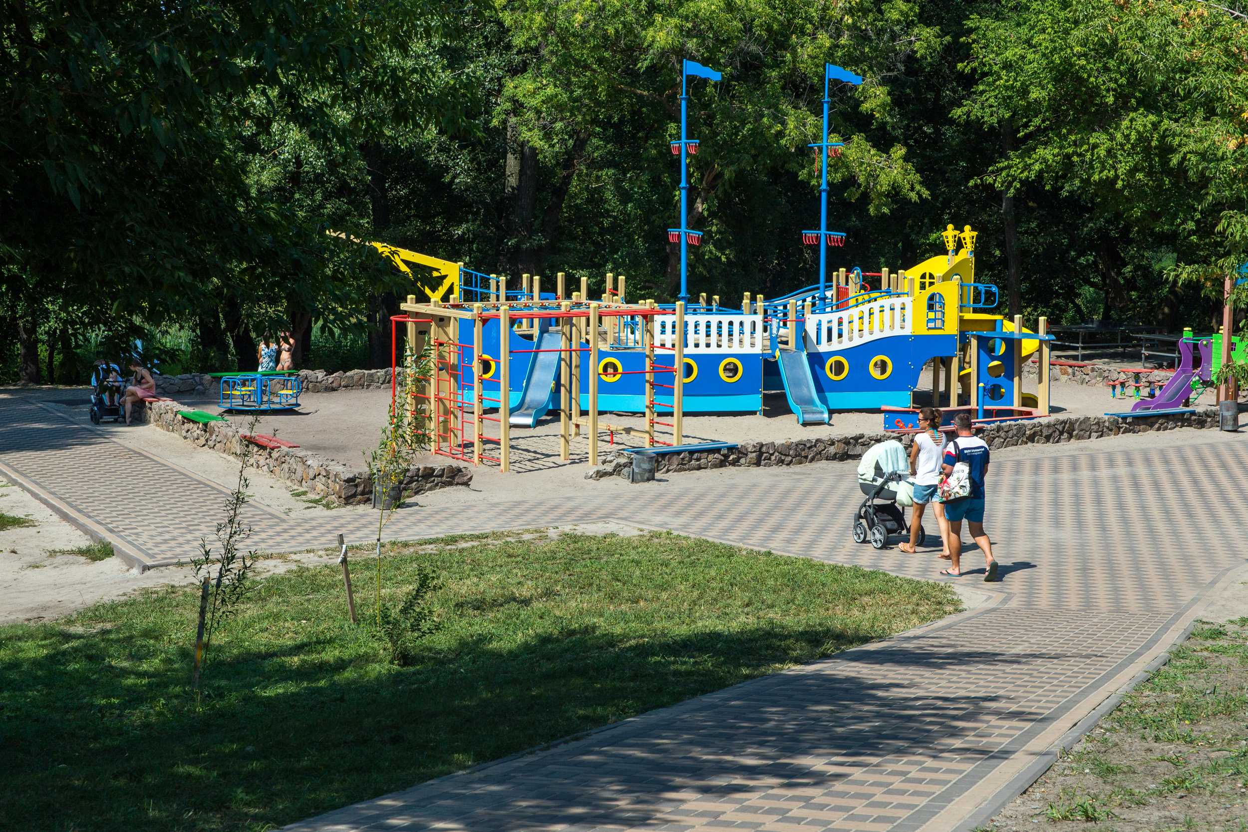 Парк на Русановской набережной