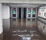 Злива залила станцію метро «Героїв Дніпра»