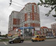 Иногда магазины мешают жителям дома, в котором они размещены. Фото: compromat-amur.livejournal.com
