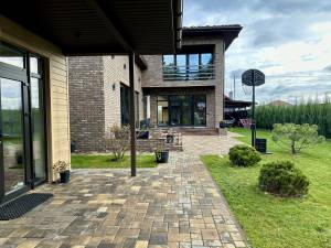 Будинок W-7429403, Щасливе - Фото 1