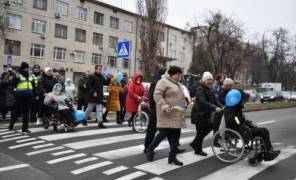 Безбарьерный переход через дорогу